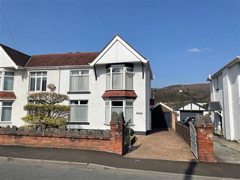 Crymlyn Road Neath 3 Bed Semi Detached House £200 000