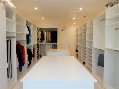 Expansive Walk In Closet Contemporain Armoire Et Dressing Autres