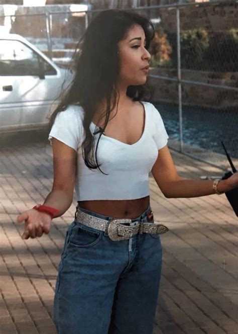 Pin By 💜🖤selena💜🖤 On Selena Pictures Selena Quintanilla Outfits Latina Fashion Outfits