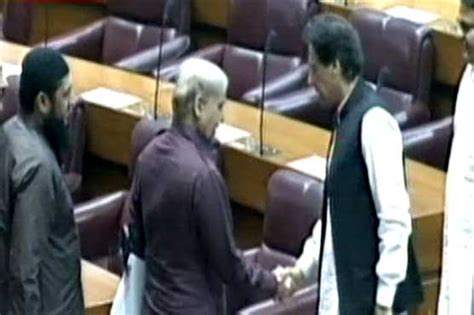 Imran Khan Shakes Hand With Shehbaz Sharif In Na Pakistan Dunya News