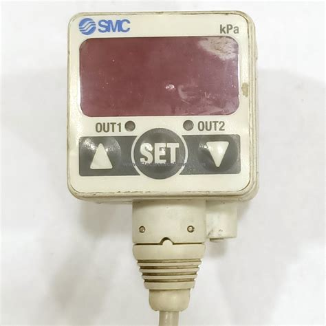 SMC ZSE40 01 22 12 24V DC 10 0 101 3kPa Pressure Switch Sensor N259