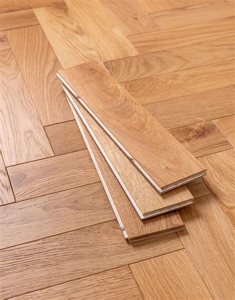 Natural Country Herringbone Oak Brushed Lacquered Engineered Wood