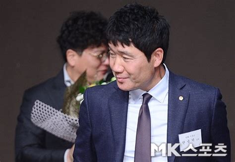 한용덕 감독 출루머신 김태균 축하해 Mk포토 네이트 스포츠