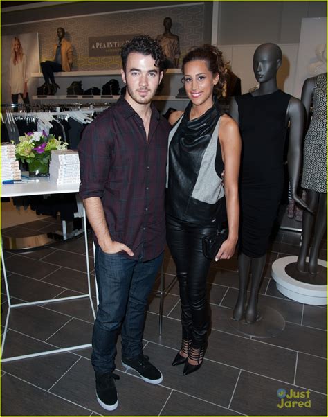 Kevin & Danielle Jonas: Destination Maternity Event! | Photo 595263 - Photo Gallery | Just Jared Jr.