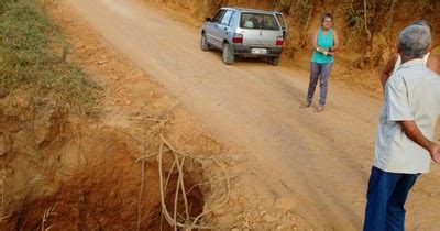 Cratera Em Estrada Vicinal Ente Areia Branca E Piritiba Deixa