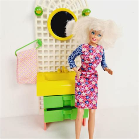 Jeux D Imitation Barbie Et Sa Salle De Bains Meuble Avec Vasque