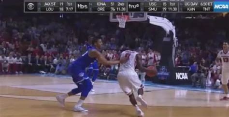 People Are Pissed At Refs For Calling Controversial Flagrant Foul At End Of Seton Hall-Arkansas ...