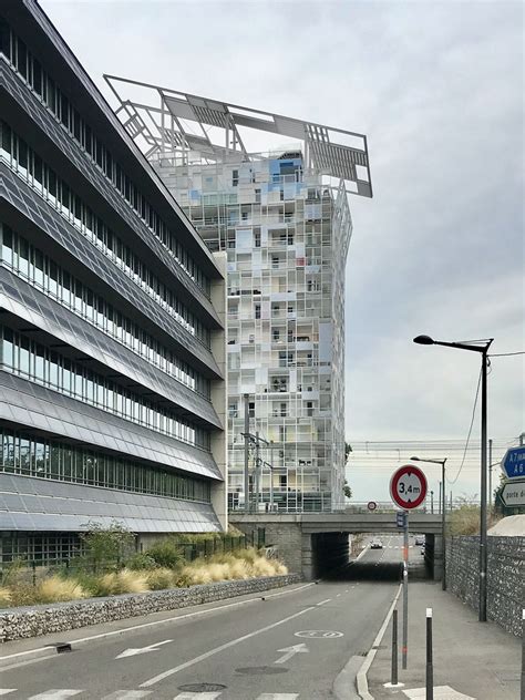 Lyon Confluence Tour Ycone Jean Nouvel 65 M 14 étages