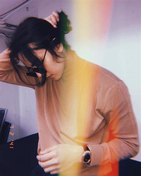Hot boy Thái Lan nuôi tóc dài như bà thím khiến các cô gái phải thốt lên Đẹp thì làm gì cũng đẹp