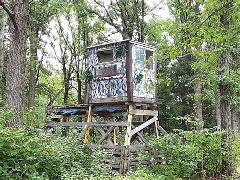 DIY Deer Stands Made From Old Garage Doors