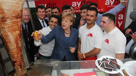 Başbakan Merkel Bir tabak döner istiyorum ama sos olmasın Avrupa