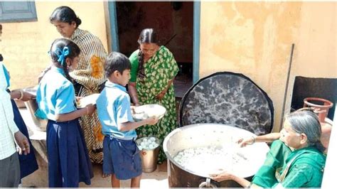 Karnataka Mid Day Meal में 80 बच्चों को अंडे पसंद बहुत कम खा रहे