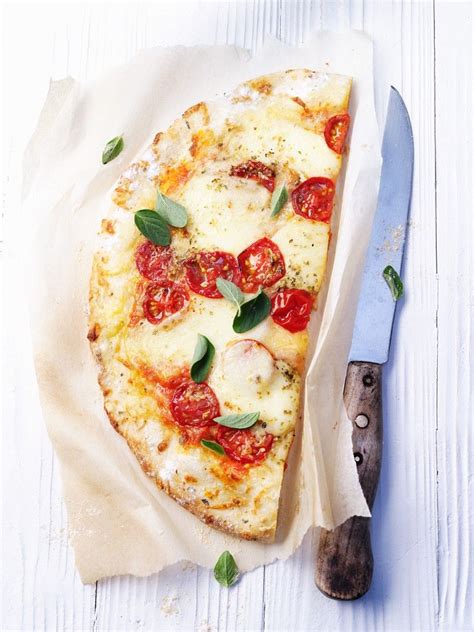 Pizza Margherita Mit Tomaten Und Mozzarella Rezept Eat Smarter