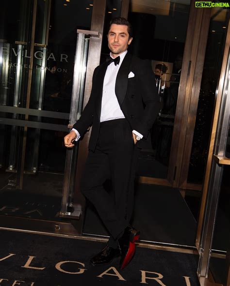 Phil Dunster Wiki, Biography, Age, Gallery, Spouse and more