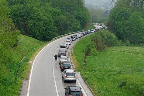 Ogromne gužve na graničnim prelazima čekanja i do pet sati