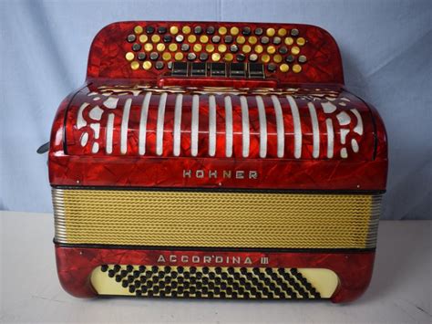 Akkordeon chromatisch Hohner Accordina III 3 Chörig Comprare su Ricardo