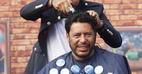 René Higuita Cumplió Su Promesa Y Se Cortó El Cabello Por La Eliminación De Colombia