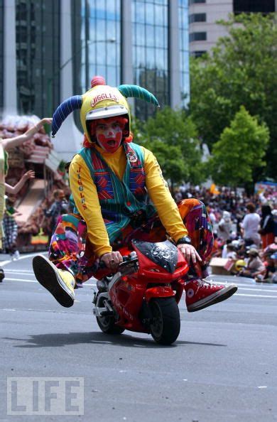 Jiggles the Auckland Clown, Fire Juggler, Magician, Trick Cyclist ...