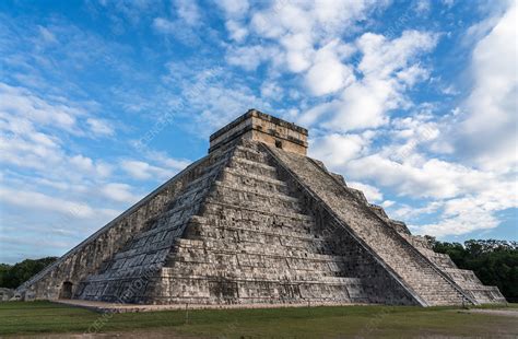 Temple of Kukulkan, Chichen Itza, Mexico - Stock Image - C049/4767 ...