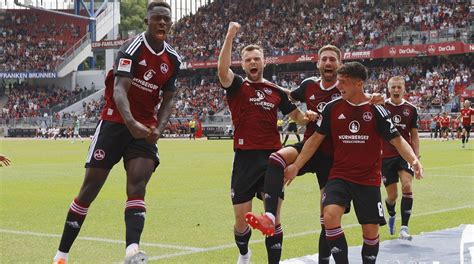 N Rnberg Gewinnt Frankenderby Heidenheim Vorerst Spitzenreiter