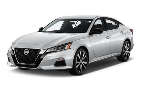 2022 Nissan Altima Buyer's Guide: Reviews, Specs, Comparisons