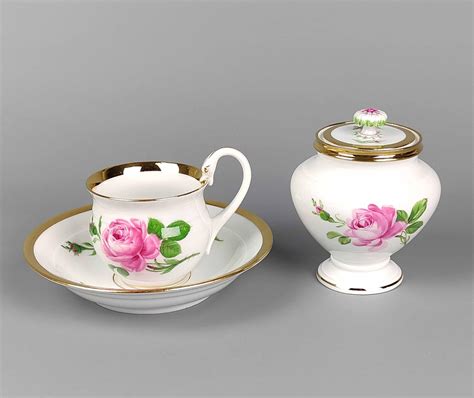 At Auction Meissen Schwanenenhenkel Gedeck Und Dose Rote Rose