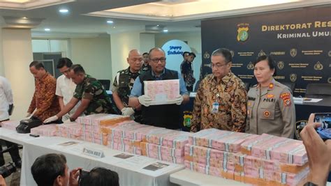 Polisi Berhasil Bongkar Sindikat Pemalsuan Uang 22 Milyar Di Jakarta