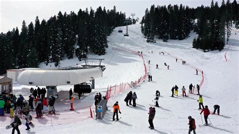 Yurduntepe Kayak Merkezi Nde Hafta Sonu Yo Unlu U Trt Haber Foto Galeri