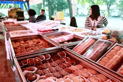 Usai Direlokasi Pasar Kue Subuh Bandung Makin Ramai Pembeli Di Tempat