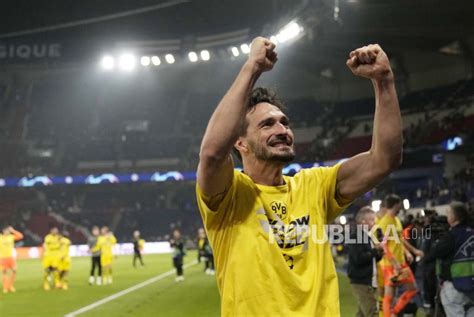 mats hummels resmi berseragam  roma republika
