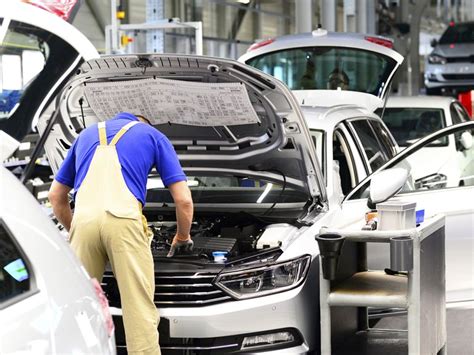 Volkswagen Verkoopt Minder Auto S En Ziet De Winst Flink Terugvallen