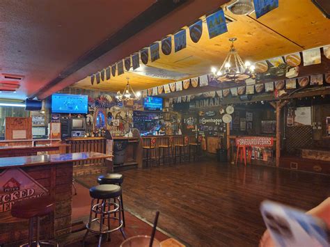 Roman's Oasis: Bar & Grill in Goodyear, AZ