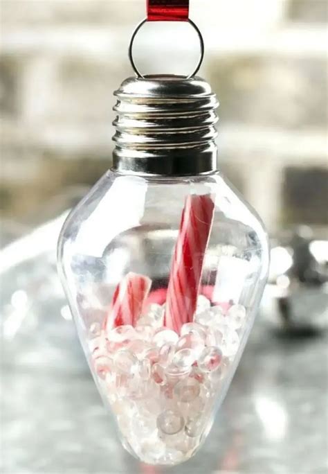 Новогодние игрушки из лампочек: 50 ярких идей 2025 на фото!