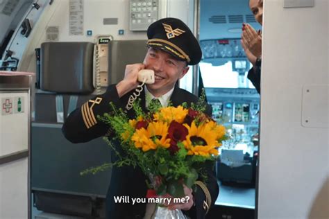 Pilot Proposes To Flight Attendant Girlfriend In Front Of Passengers