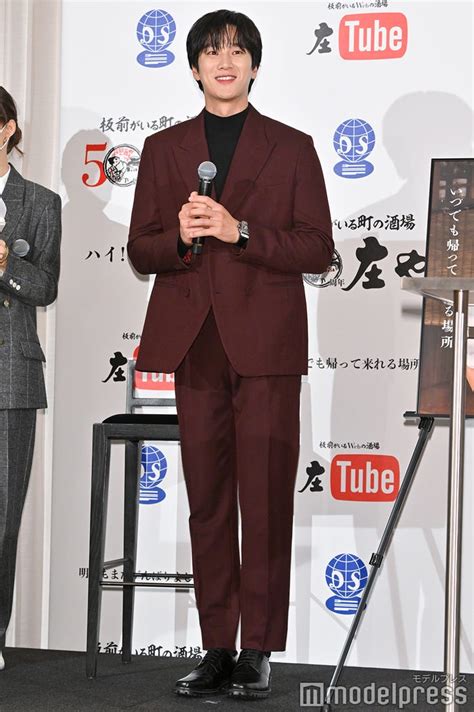 「梨泰院クラス」アン・ボヒョン、日本作品初出演「六本木クラス」鑑賞＆現地で記念撮影 モデルプレス