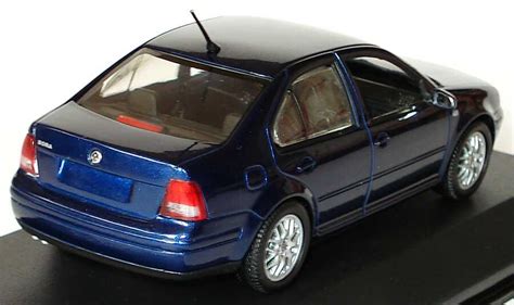 Vw Bora Blau Met Werbemodell Minichamps J Cxh In Der Zu