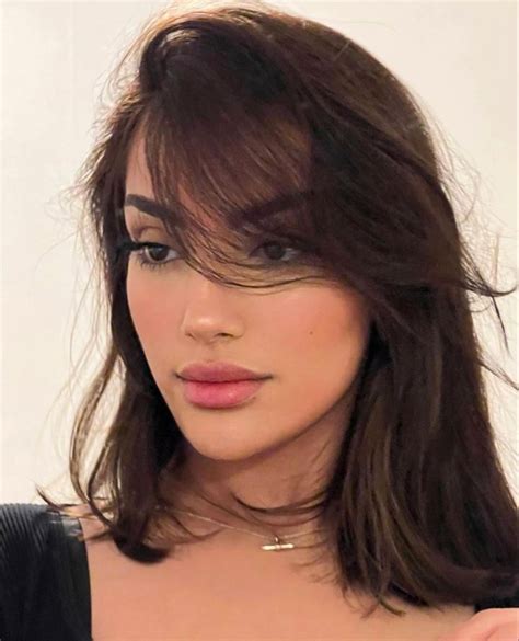 Pin by Paula Caroline on Tendências da moda Brunette aesthetic Beauty Pretty people