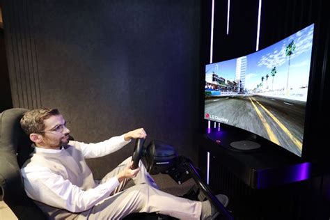 LG’s Latest Flex-OLED Display: Curved for Gaming, Flat for TV