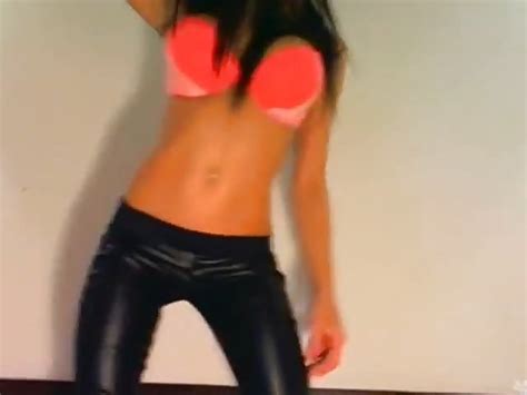 Une Latina Chaude Et Intense Heureporno