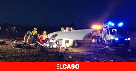 Dos Heridos Graves Al Estrellarse Una Avioneta En Un Campo Junto Al