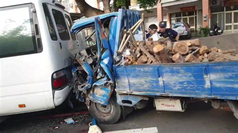 貨車失控逆向撞宮廟！ 車頭全爛駕駛送醫不治 社會 年代新聞