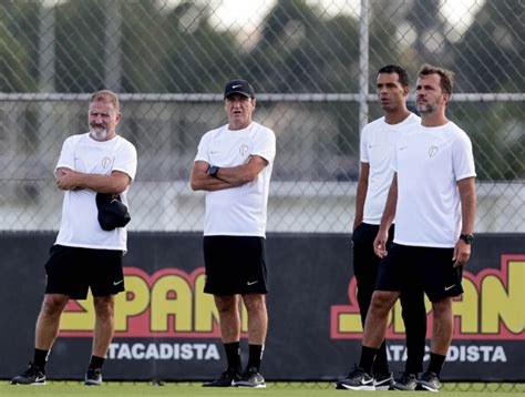 Em jogo que marca a estreia de Cuca Corinthians tem o Goiás pela