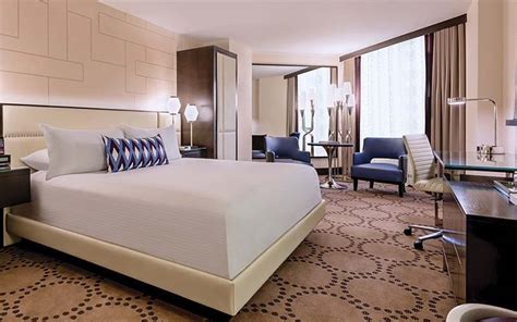 Harrah's Rooms & Suites | Photos & Info | Las Vegas Hotels