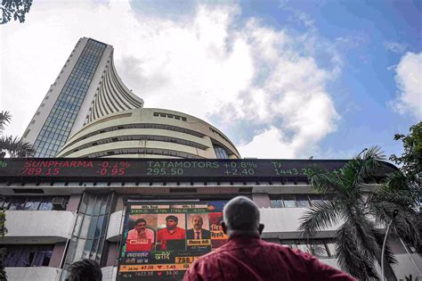 Sensex Rises 592 Pts Nifty Settles Above 25k On Gains In It Banking