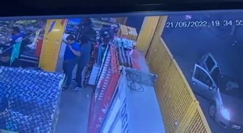 Criminosos Invadem Mercado E Roubam Dinheiro Em Caruaru Caruaru E