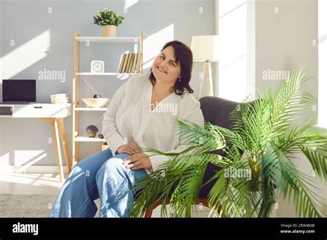 Chubby Brunette Hi Res Stock Photography And Images Alamy