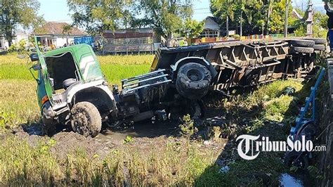 Kronologi Kecelakaan Truk Kontainer Tabrak Motor Dan Truk Bak Kayu