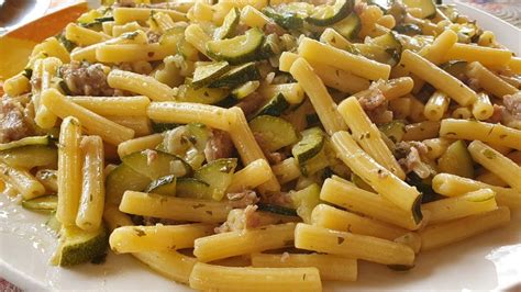 Pasta Zucchine E Salsiccia La Ricetta Per Un Sugo Legato Alla Perfezione