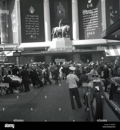 1953 coronation london selfridges hi-res stock photography and images ...