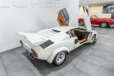 1981 LAMBORGHINI COUNTACH LP400 S SERIES II 5 SP MANUAL 2D